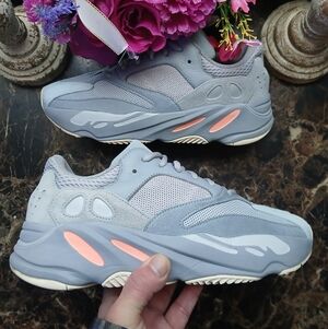 Yeezy Boost 700 Inertia Comfort/Chunky Streetwear Shoes Size 10 Men/11.5 Wom